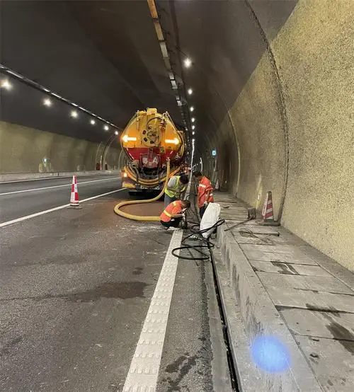 固始隧道排水渠清淤